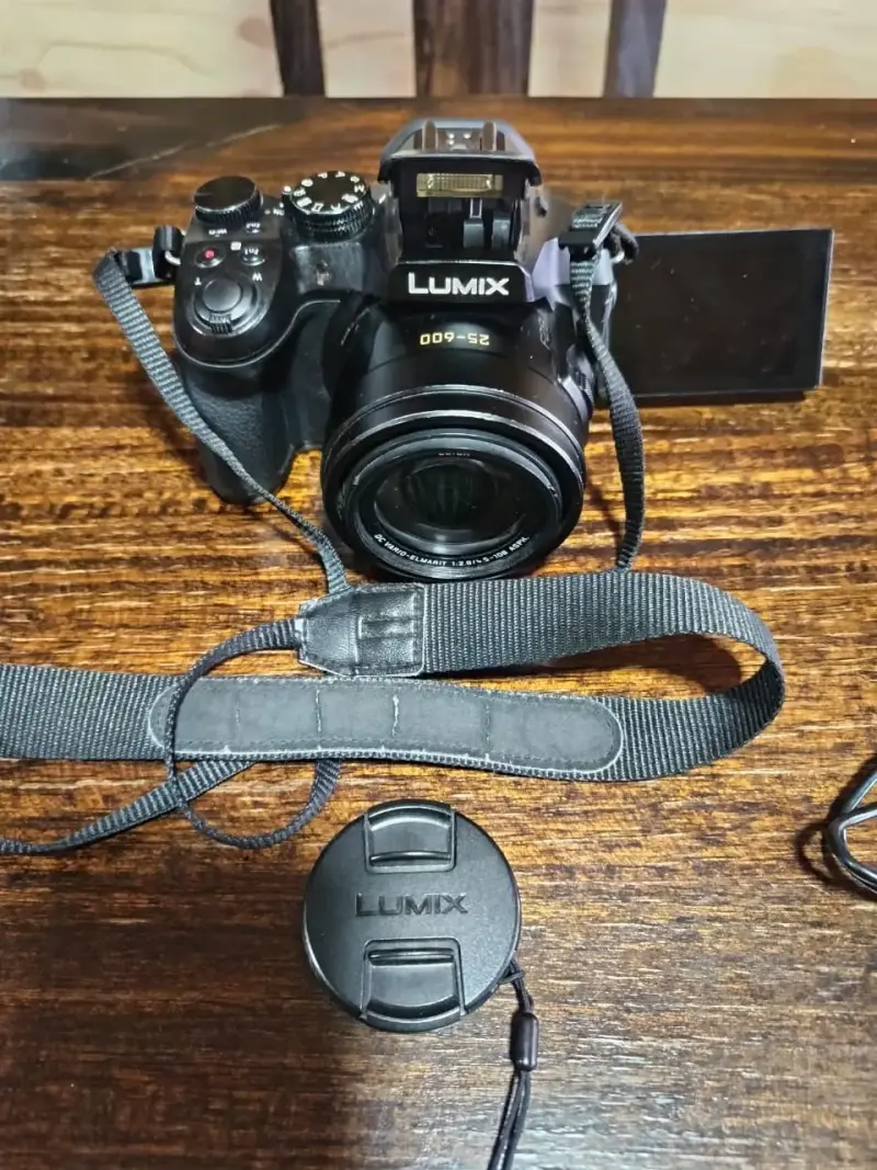 Panasonic Lumix FZ300(Video 4K, Lente Leica f/2.8 - 3