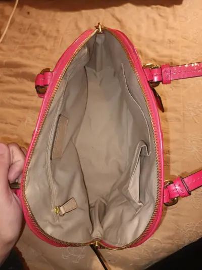 Bolso de cuero rosa Coach con diseño grabado - miniatura 2