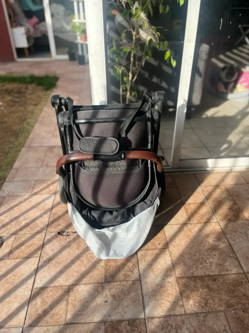 Coche de bebé LuBabycas negro plegable - 6