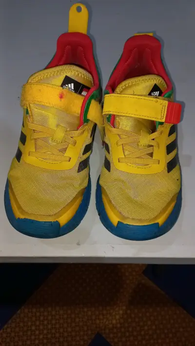Zapatillas deportivas Adidas Lego amarillas - miniatura 1