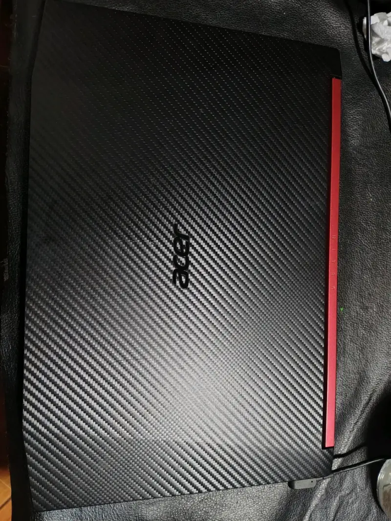 Laptop Acer con NVIDIA GeForce GTX 1050 - 2