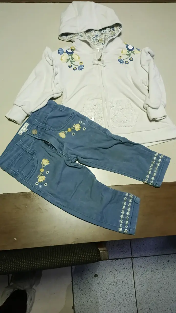 Conjunto de ropa infantil con chaqueta de mezclilla y pantalones - 2