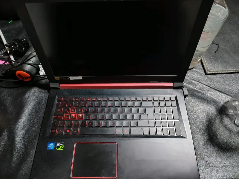 Laptop Acer con NVIDIA GeForce GTX 1050 - 3