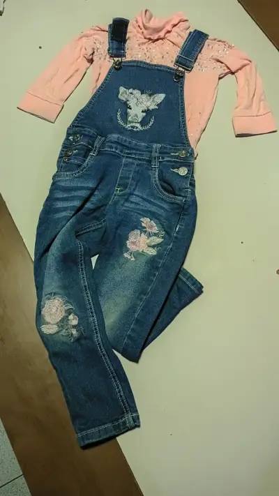 Conjunto de ropa infantil con chaqueta de mezclilla y pantalones - miniatura 5
