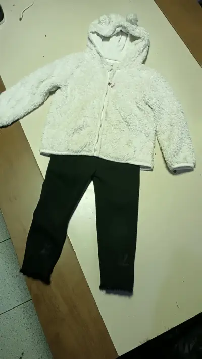 Conjunto de ropa infantil con chaqueta de mezclilla y pantalones - miniatura 6
