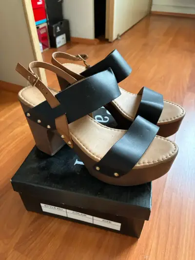 Sandalias de tacón bata alto negras y marrones - miniatura 1