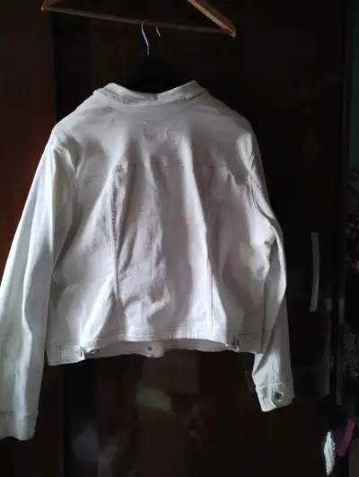 Chaqueta de mezclilla blanca para mujer - miniatura 3
