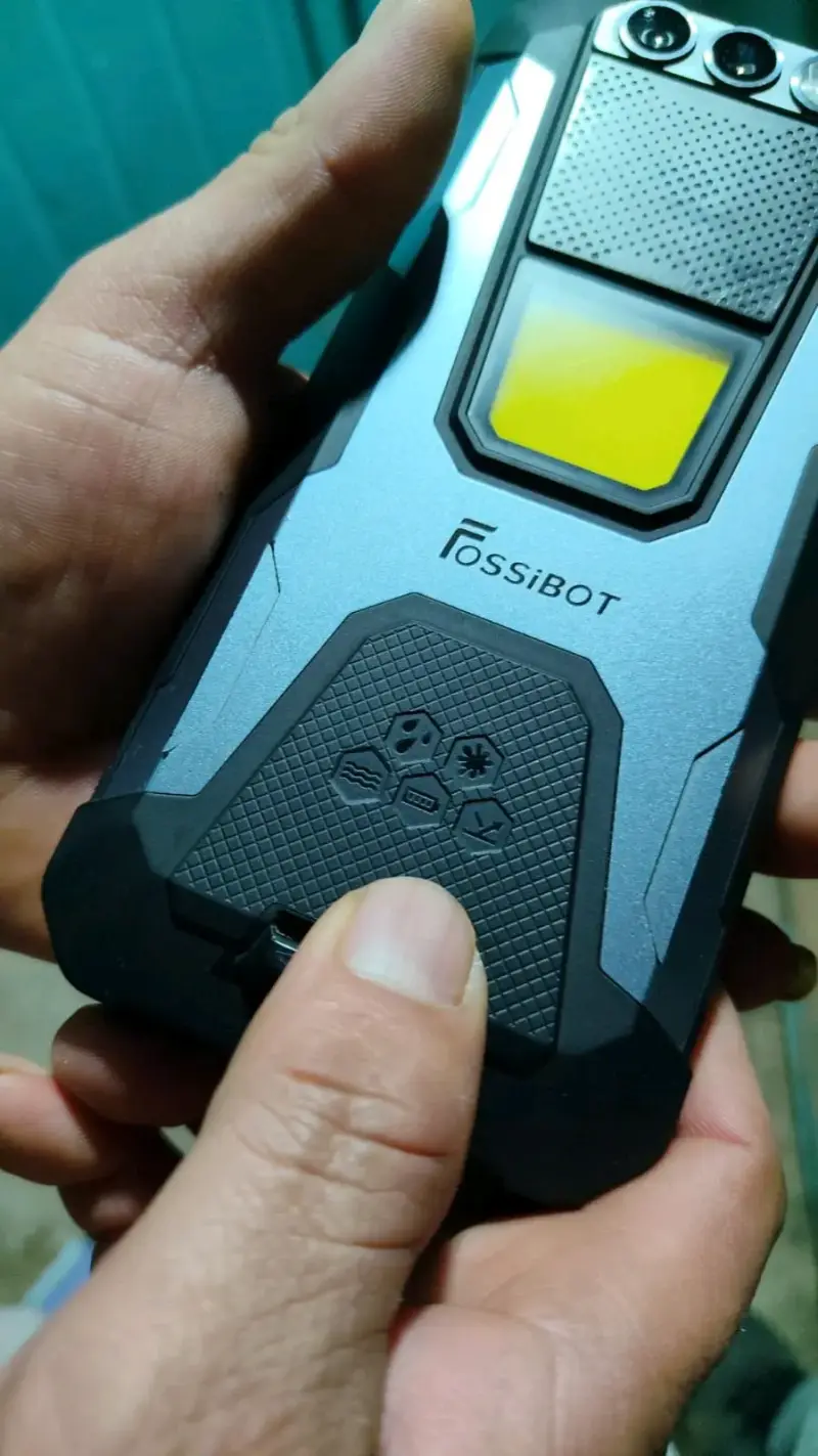 Teléfono resistente Fossibot con triple cámara - 2