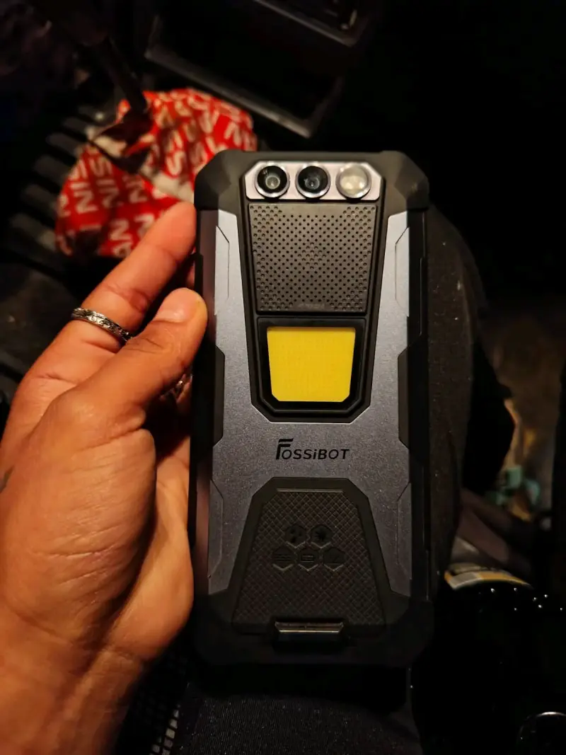 Teléfono resistente Fossibot con triple cámara - 5