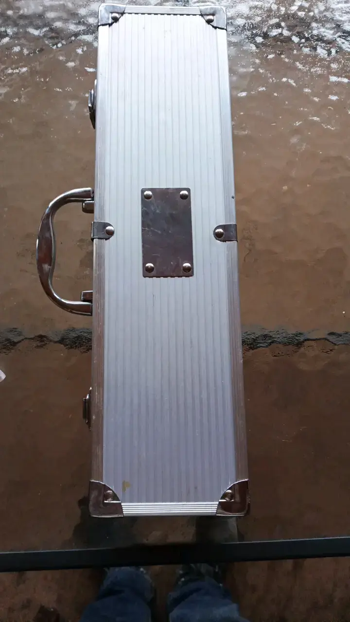 Set de utensilios para asado en estuche metálico - 2