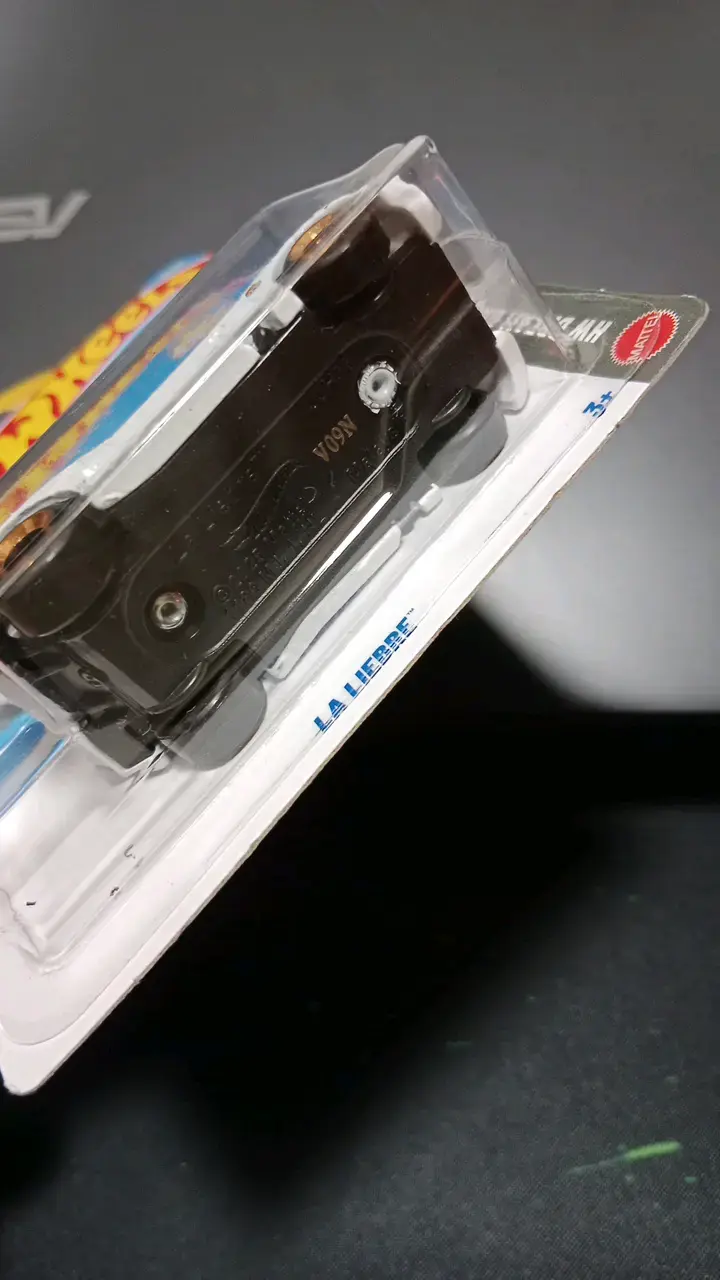 Hot Wheels La Liebre Albina - 5