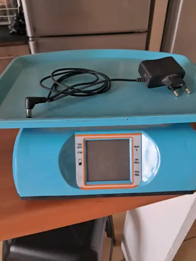 Balanza digital Karoba con adaptador - miniatura 1