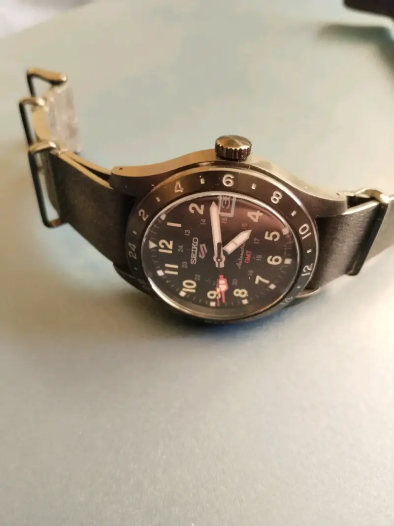 Reloj Seiko 5 Automático Negro con Correa de Cuero - 2