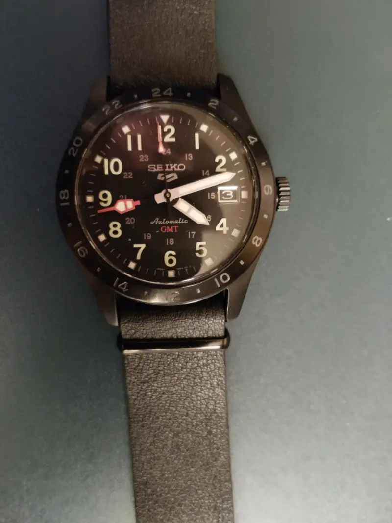 Reloj Seiko 5 Automático Negro con Correa de Cuero - 3