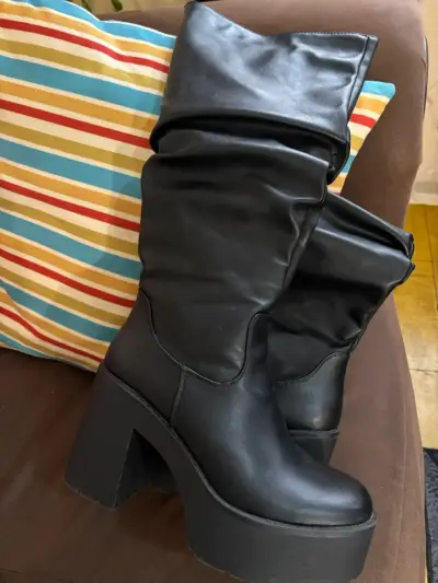 Botas negras con plataforma - miniatura 1