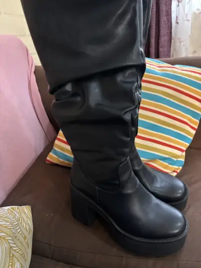 Botas negras con plataforma - miniatura 2