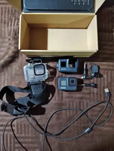 Cámara de acción GoPro 8 Heroe con accesorios - miniatura 1
