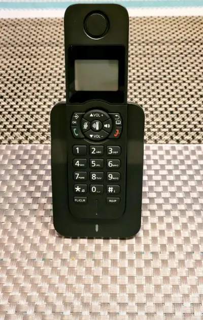 Teléfono inalámbrico con cargador y manual - miniatura 1