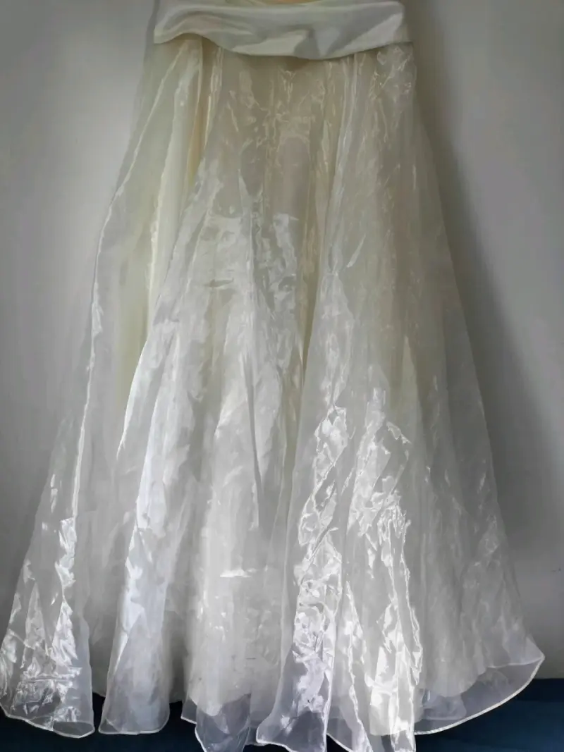 Vestido de novia con detalles bordados - 2