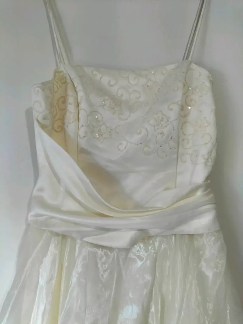 Vestido de novia con detalles bordados - 3