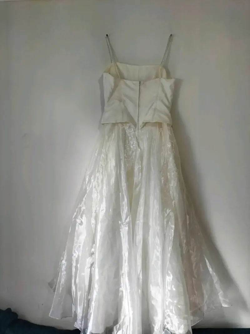 Vestido de novia con detalles bordados - 4