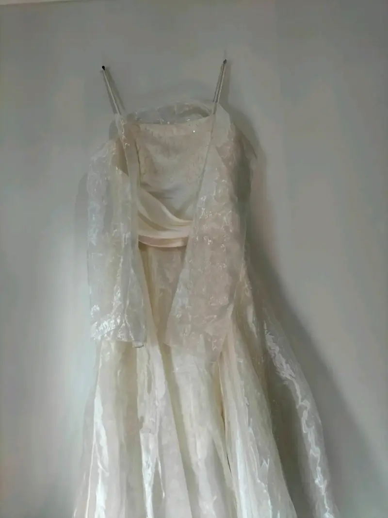 Vestido de novia con detalles bordados - 5