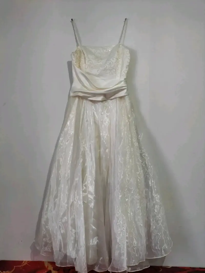 Vestido de novia con detalles bordados - 6