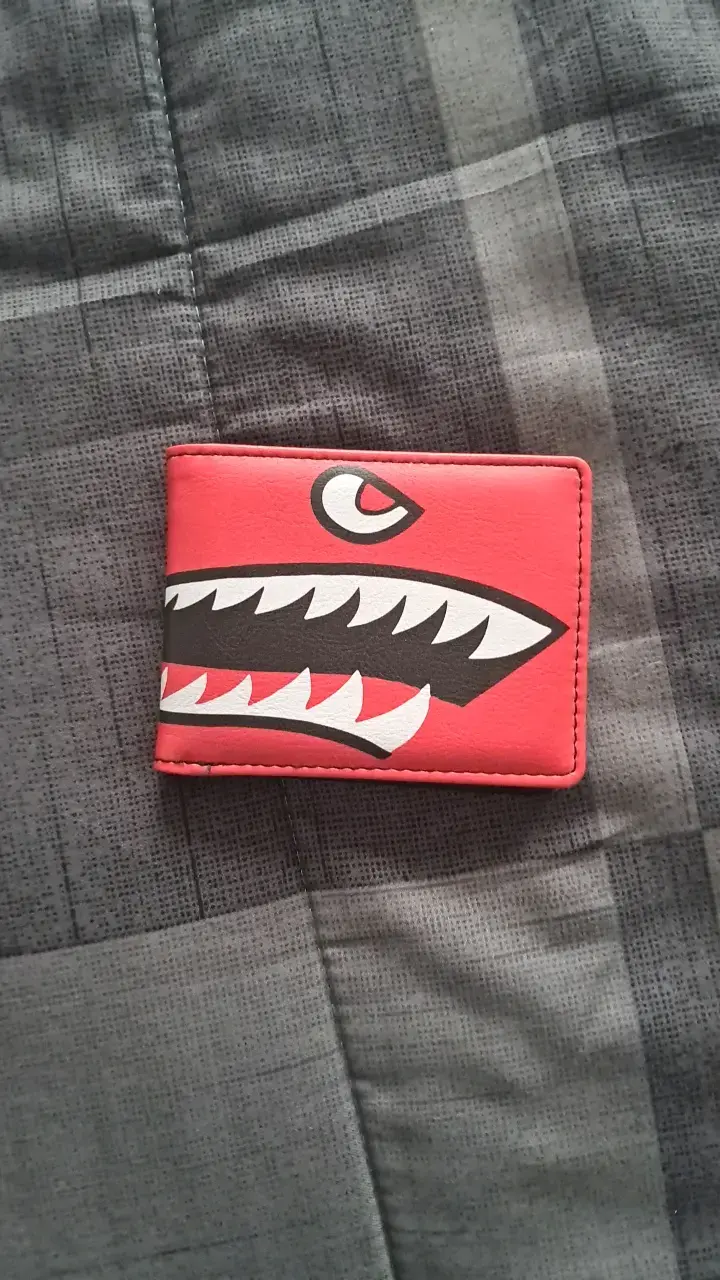 Billetera de cuero roja marca Buckle-Down - 1