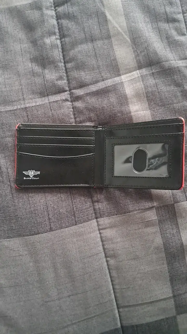Billetera de cuero roja marca Buckle-Down - 2