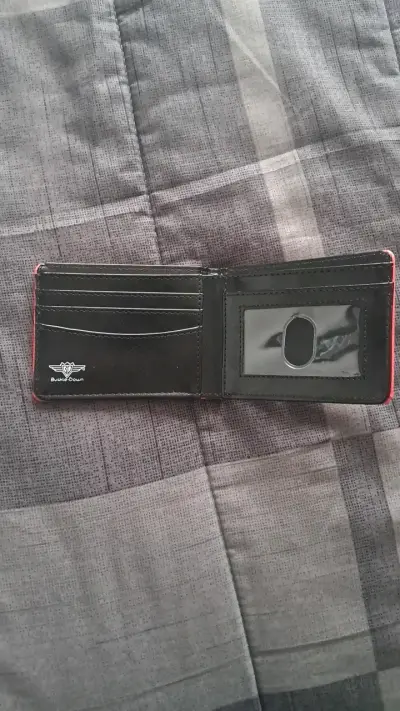 Billetera de cuero roja marca Buckle-Down - miniatura 2