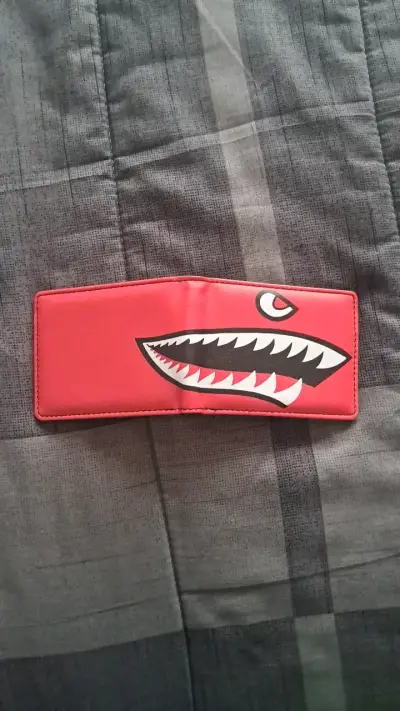 Billetera de cuero roja marca Buckle-Down - miniatura 3