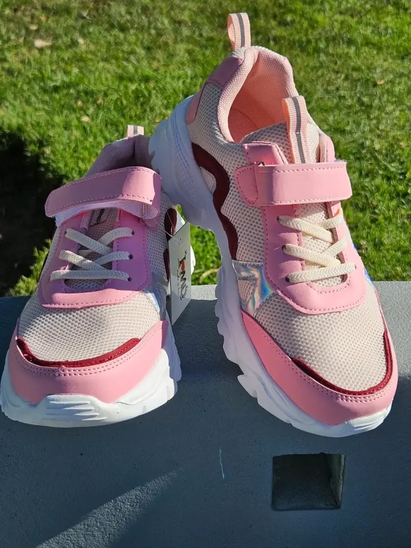 Zapatillas deportivas para niños en colores variados - 1