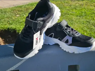Zapatillas deportivas para niños en colores variados - miniatura 2