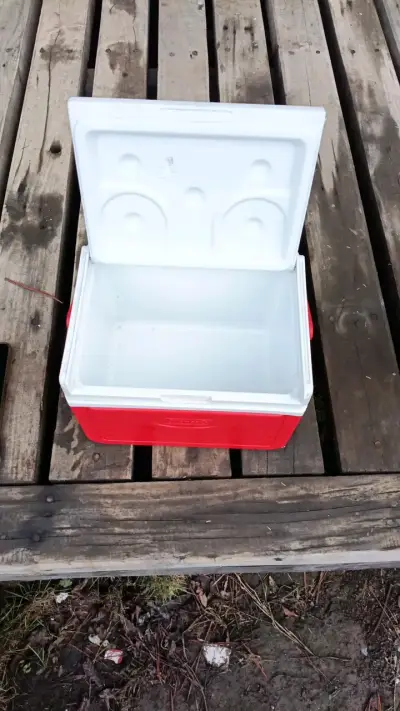 Cooler Coleman rojo con tapa blanca - miniatura 2