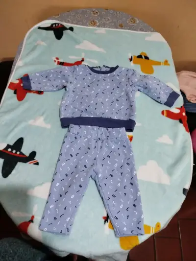 Conjunto de ropa para bebé en varios colores - miniatura 1