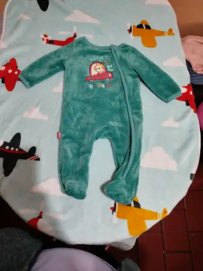 Conjunto de ropa para bebé en varios colores - miniatura 2