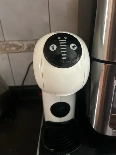 Cafetera Dolce Gusto Blanca - miniatura 1