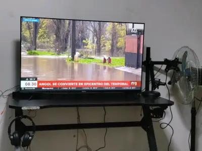 Smart TV Caixun 43 pulgadas con soporte/ NUEVO - miniatura 1