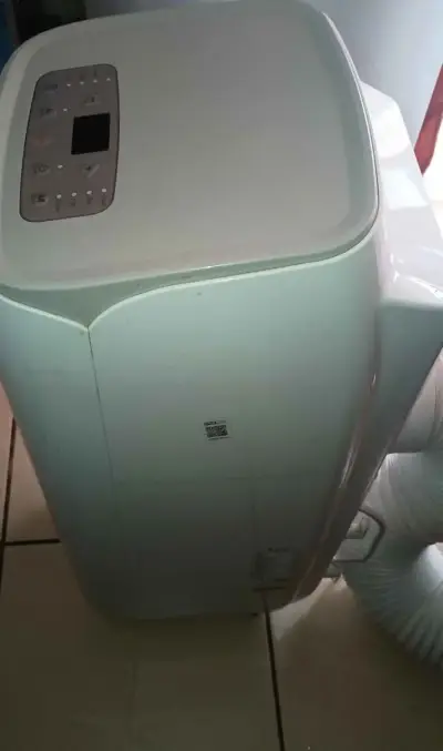 Aire acondicionado portátil Gree con control digital - miniatura 4