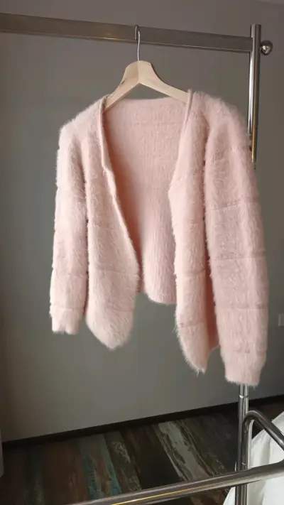 Cardigan de mujer rosado suave - miniatura 1