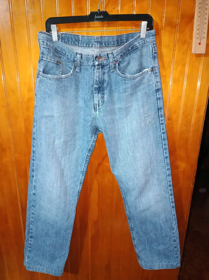 Jeans Wrangler azul clásico para hombre - 2