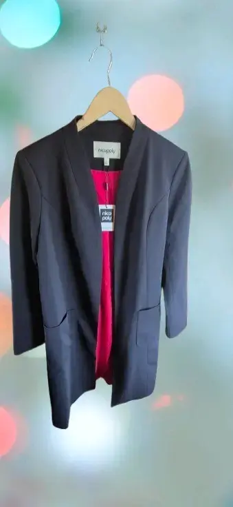 Blazer negro mujer Nicopoly con etiqueta