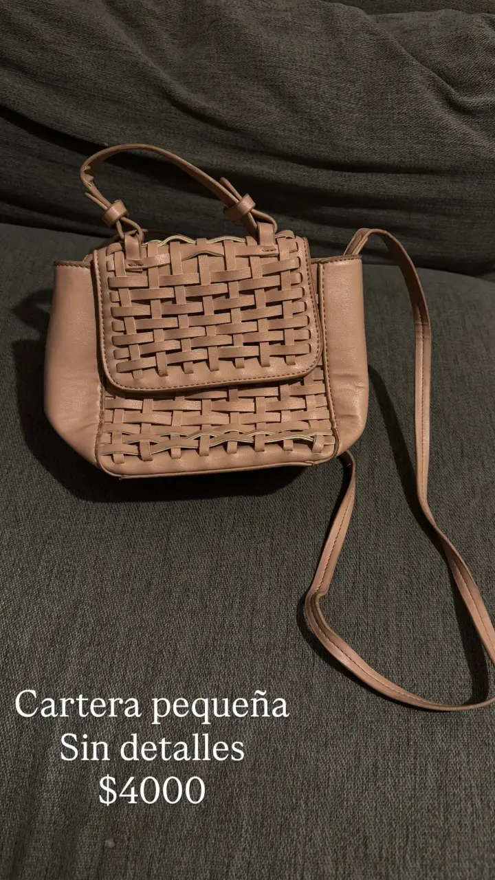 Cartera pequeña de cuero trenzado beige