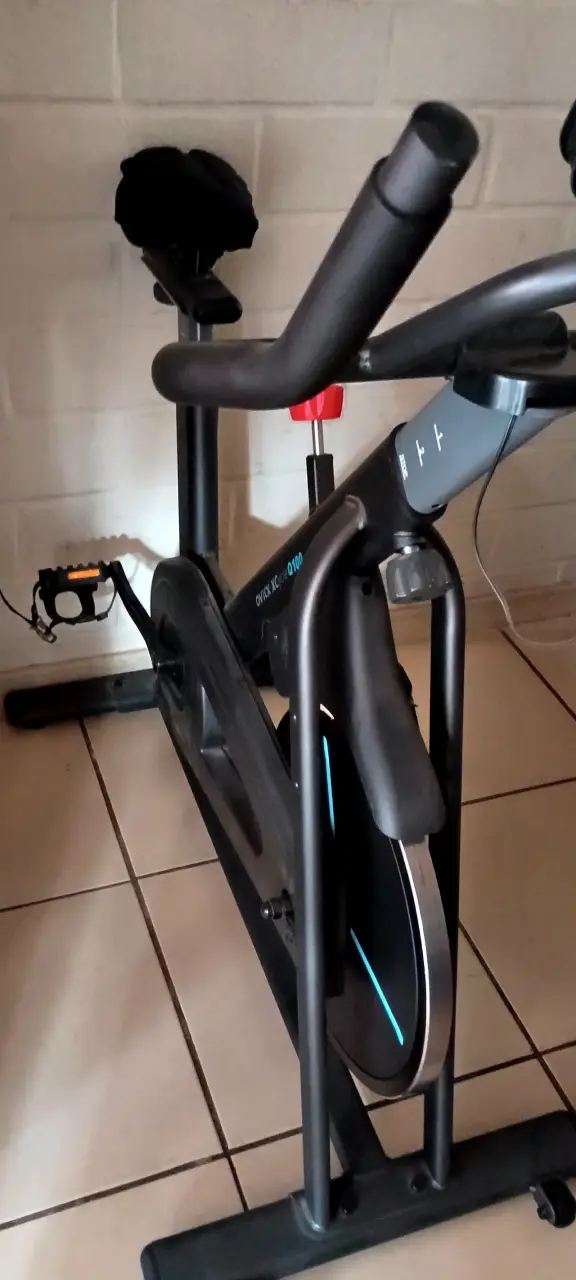 Bicicleta estática de ejercicio con pantalla - 3