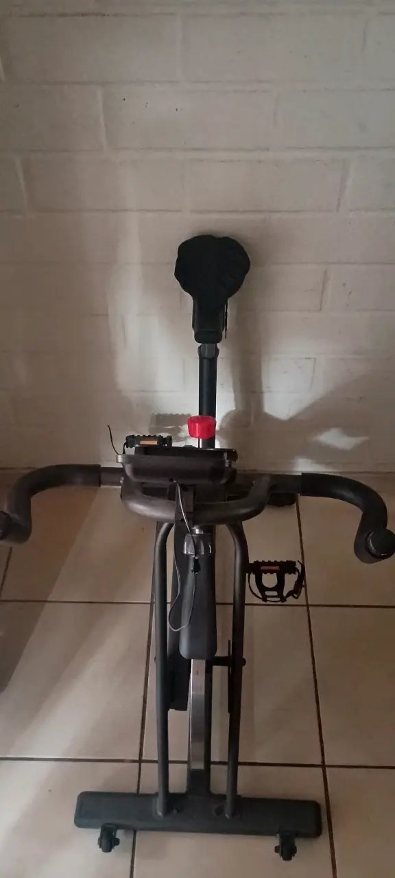 Bicicleta estática de ejercicio con pantalla - 4