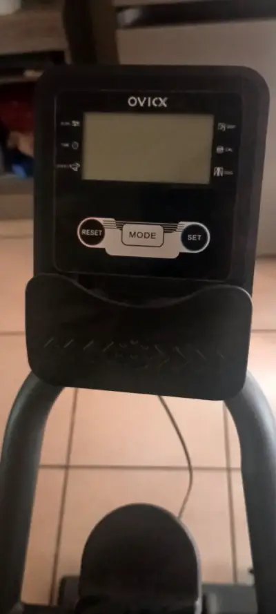 Bicicleta estática de ejercicio con pantalla - miniatura 5
