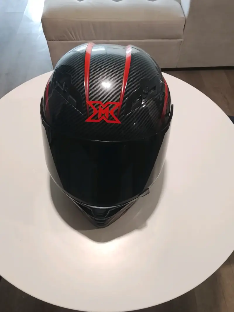 Casco de moto fibra de carbono con diseño rojo - 2