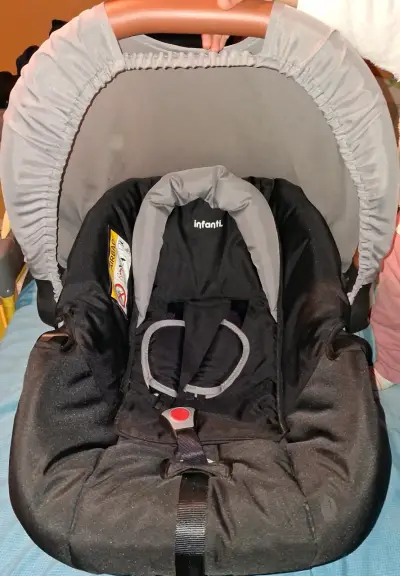 Silla de Auto Infanti Negra para Bebé - miniatura 1
