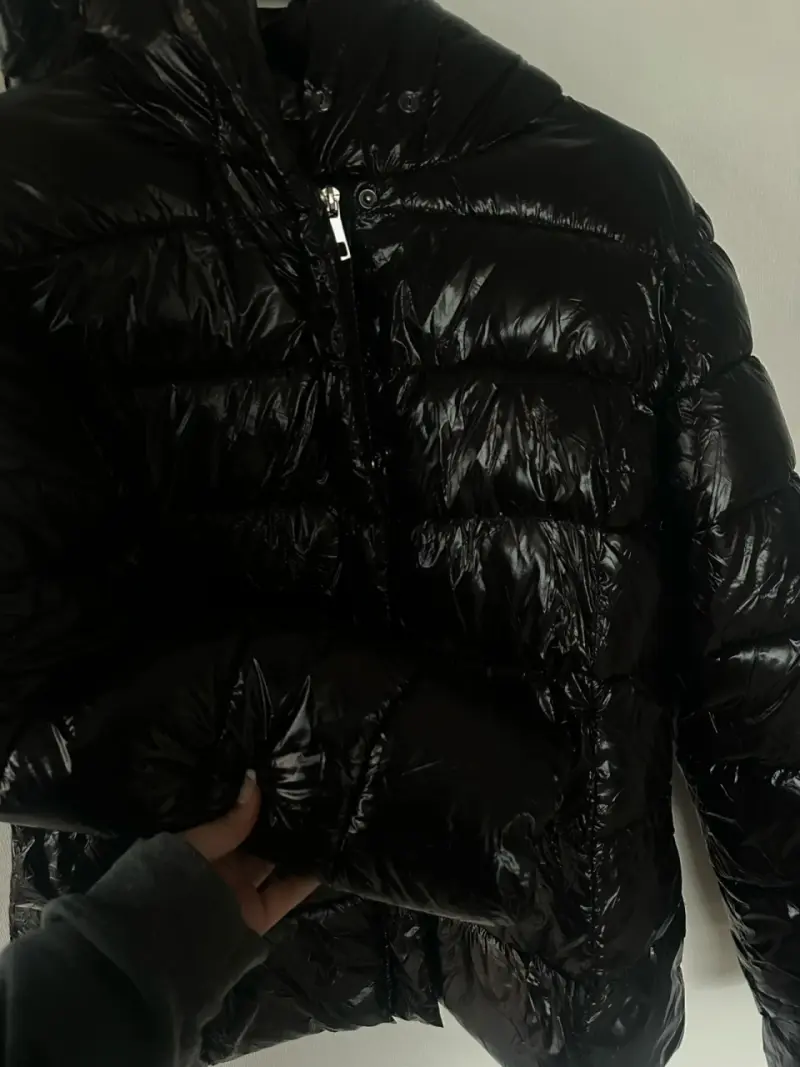Chaqueta acolchada negra con capucha - 2