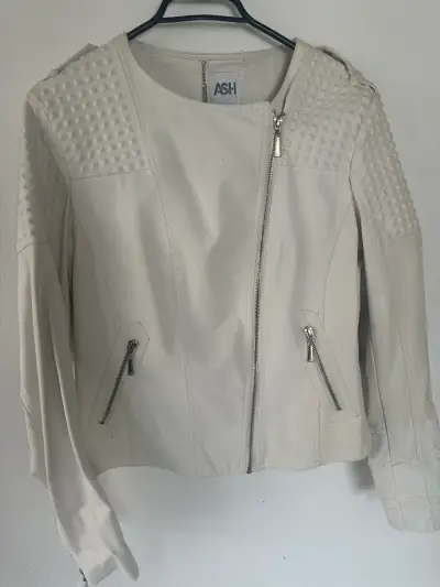Chaqueta de cuero sintético blanca con diseño acolchado - miniatura 1
